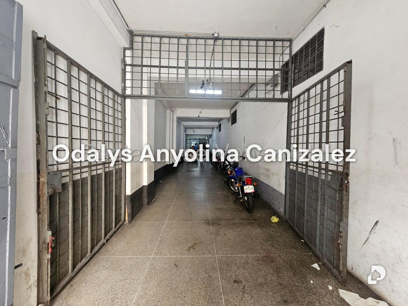 Local comercial en Parroquia Altagracia, Caracas – 25