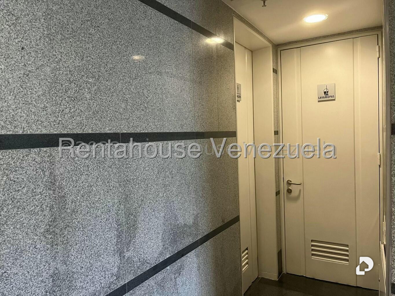 Oficina en Las Mercedes, Caracas – 11