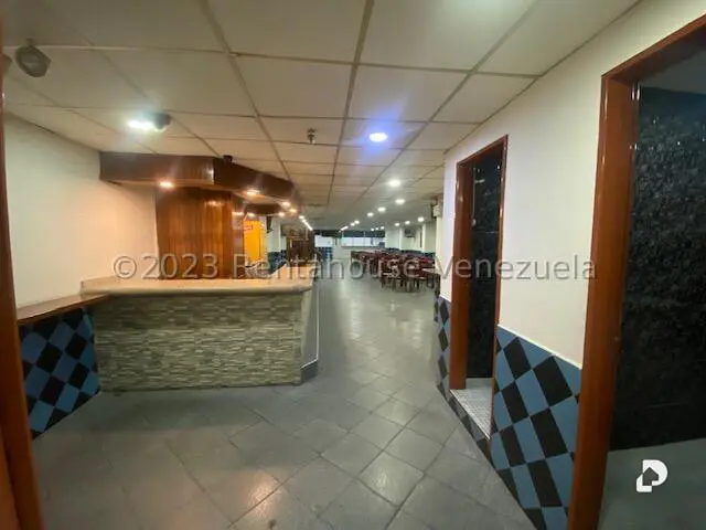 Local comercial en San Jose, Caracas – 12