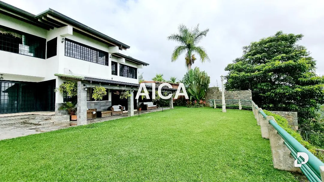 Casa en La Lagunita, Caracas – 24