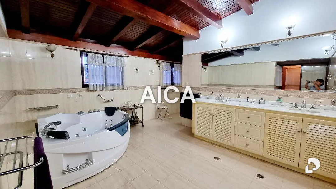Casa en La Lagunita, Caracas – 18