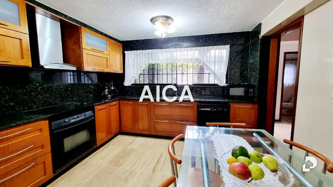Casa en La Lagunita, Caracas – 6