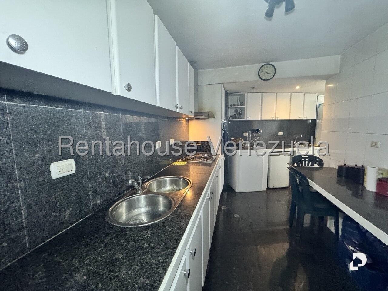 Apartment in Caracas – 8