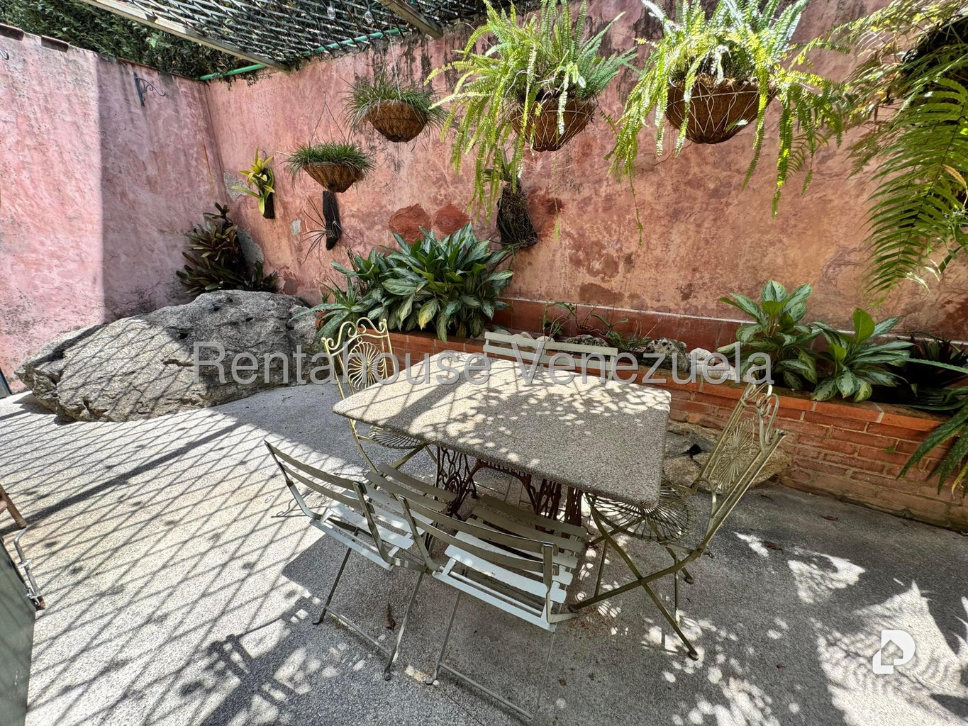 Casa en Los Palos Grandes, Caracas – 11