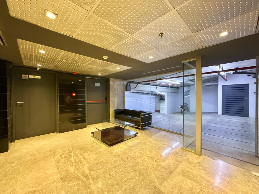 Oficina en Las Mercedes, Caracas - 1