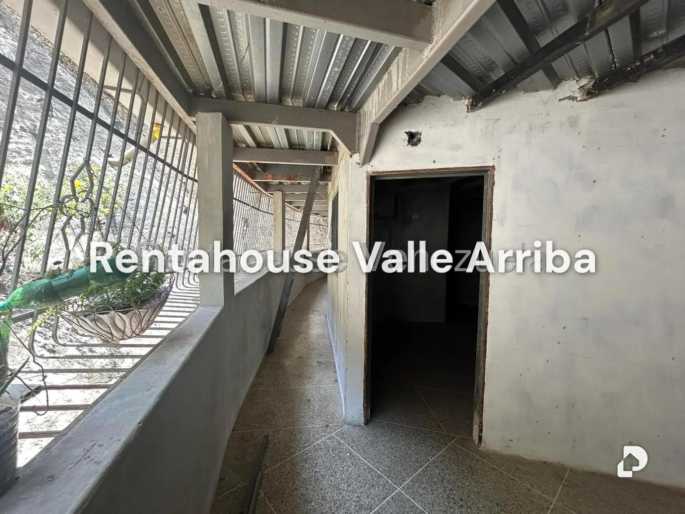 Casa en Parroquia Santa Rosalía, Caracas – 30