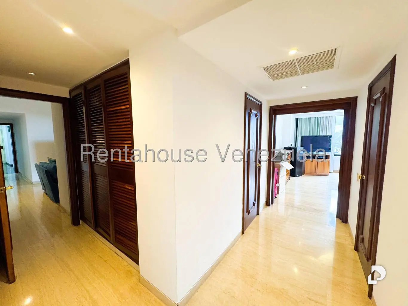 Apartamento en Lomas de San Román, Caracas – 17