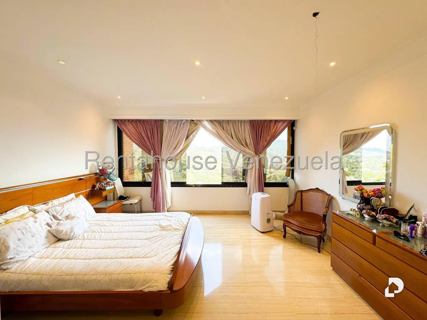 Apartamento en Lomas de San Román, Caracas – 25