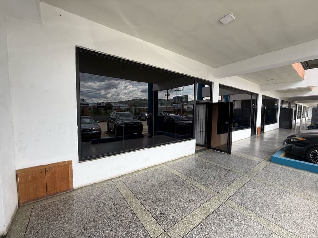 Local comercial en Zona Ind. Municipal, Valencia - 1