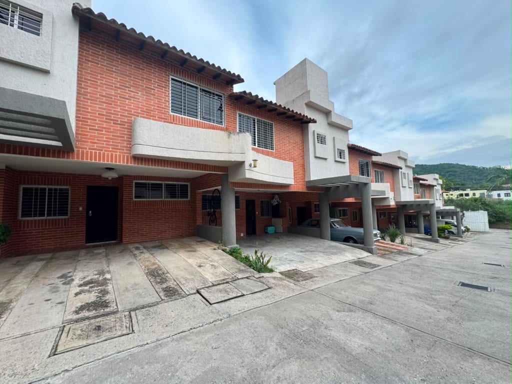 Townhouse en Naguanagua Centro, Valencia - 1