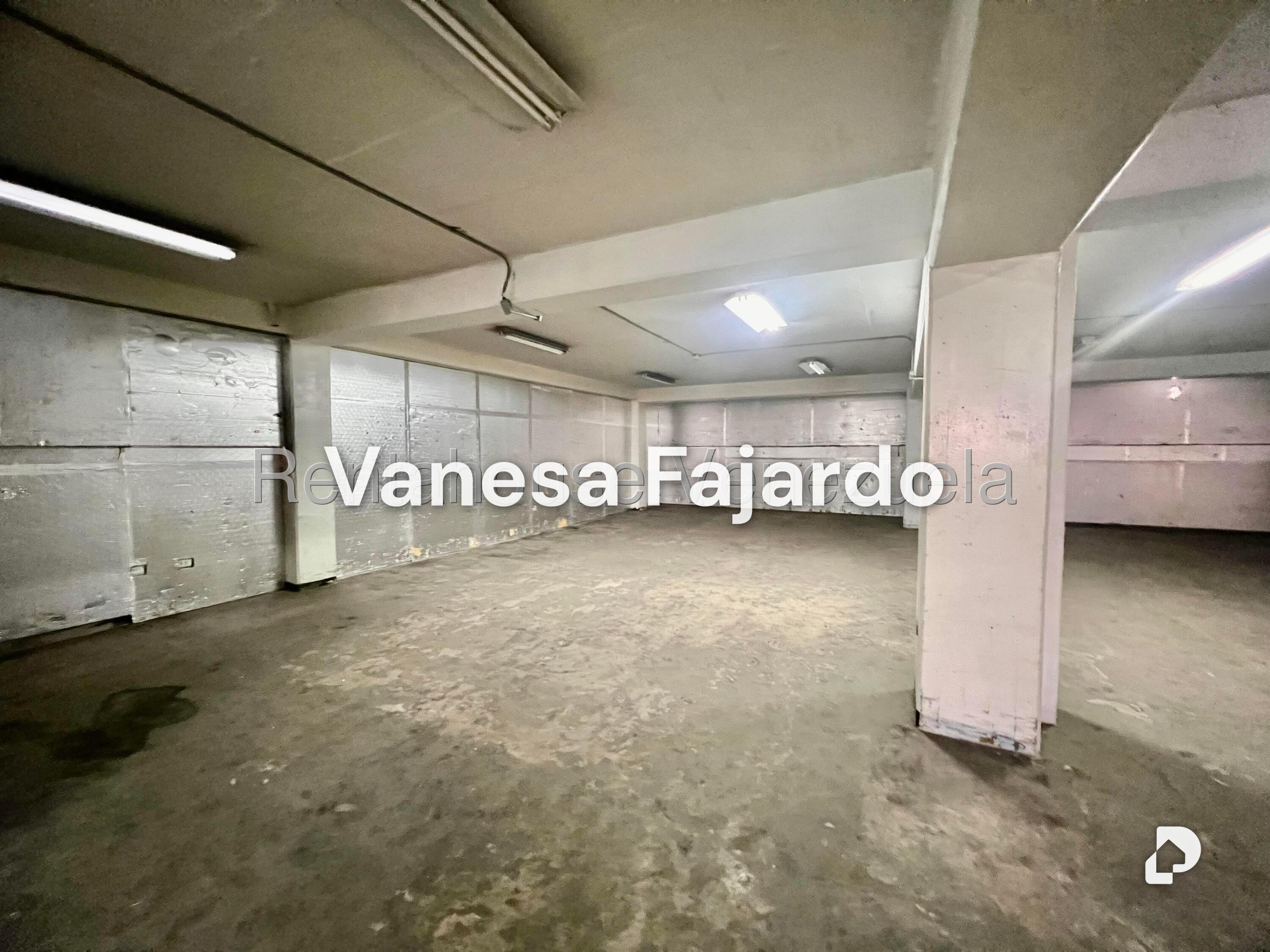 Edificio en La Urbina, Caracas – 11