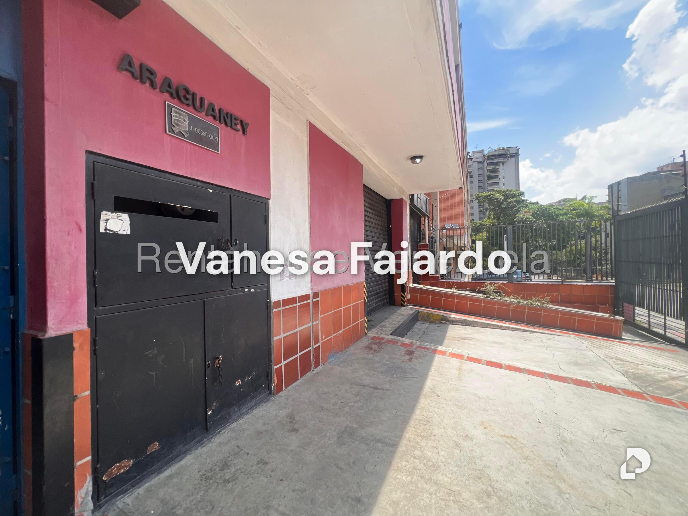 Edificio en La Urbina, Caracas – 3