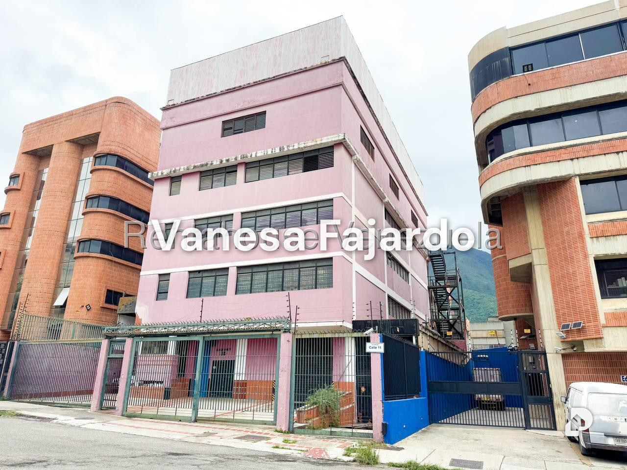 Edificio en La Urbina, Caracas – 1