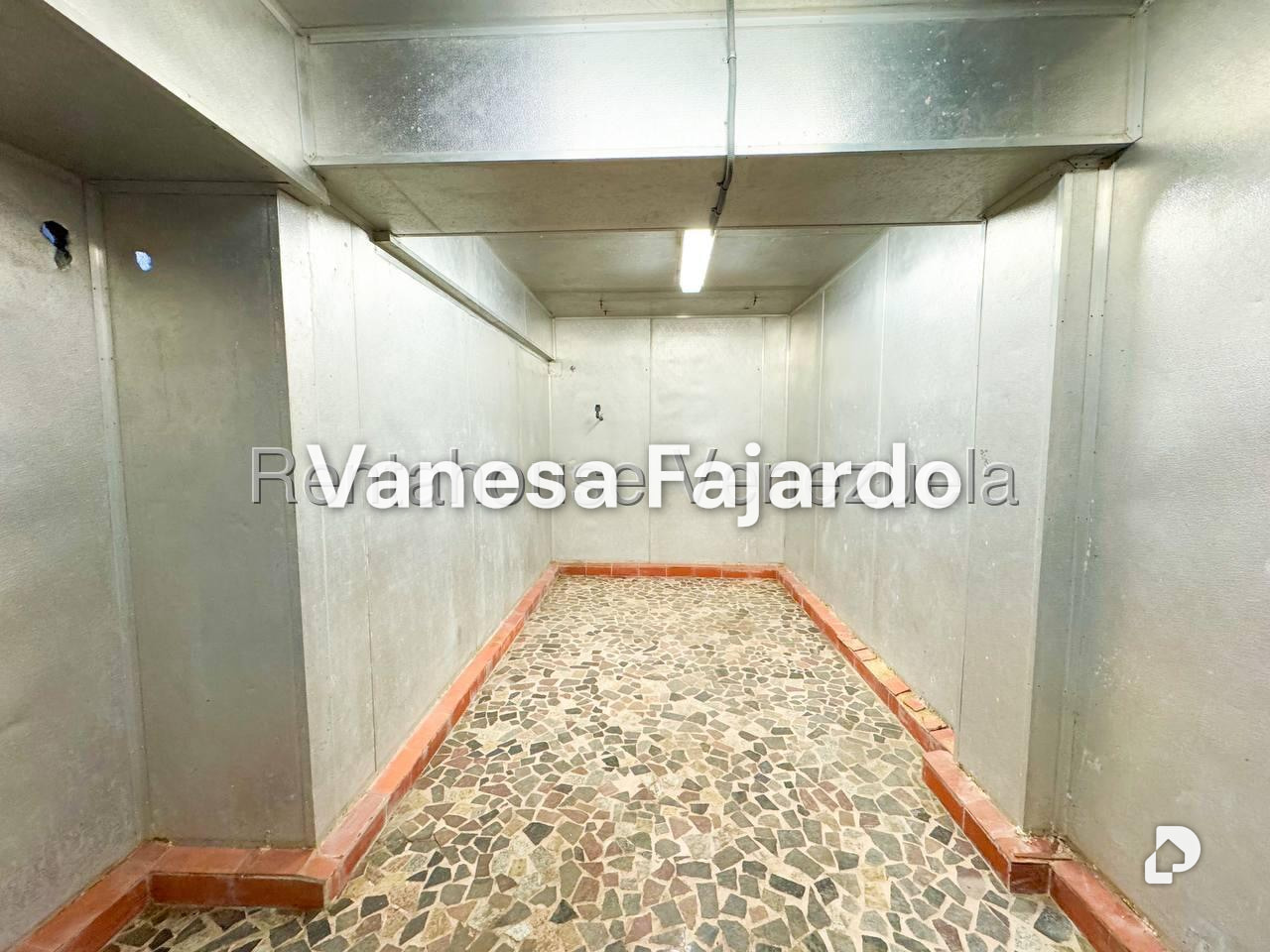 Edificio en La Urbina, Caracas – 15