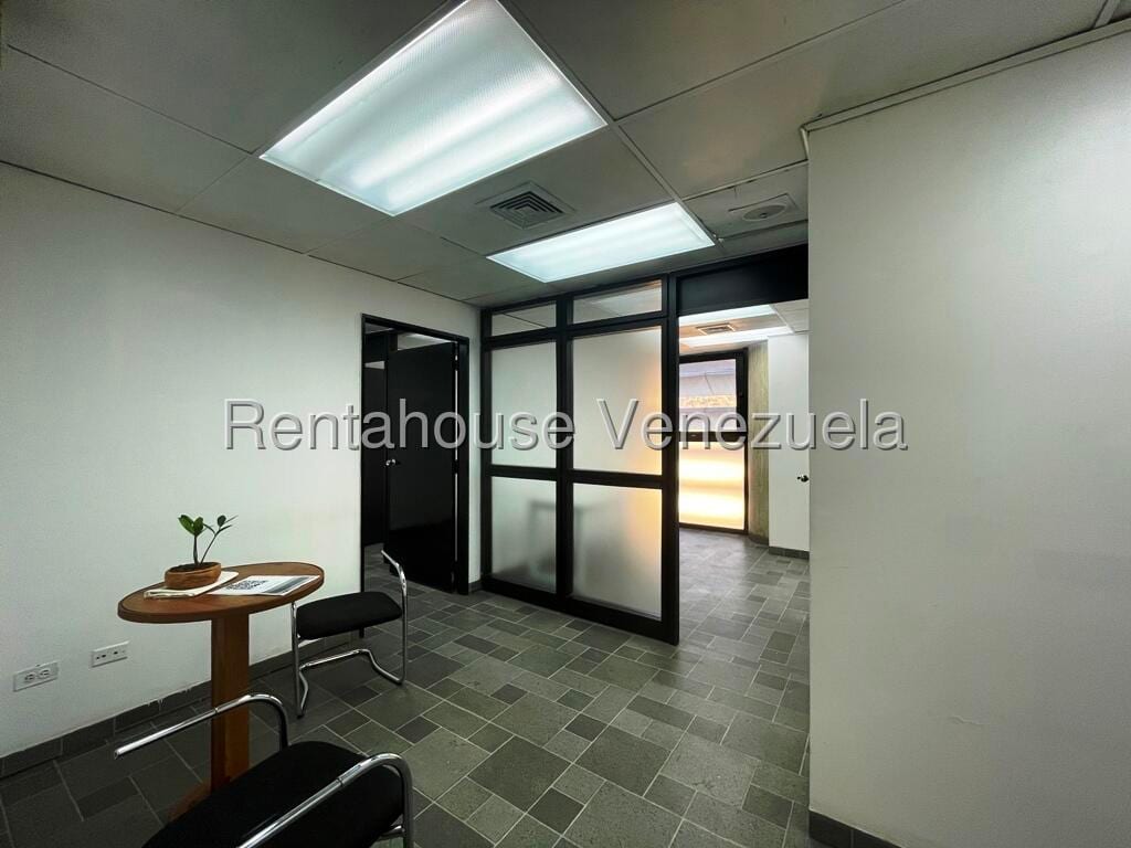 Oficina en Los Samanes, Caracas - 1