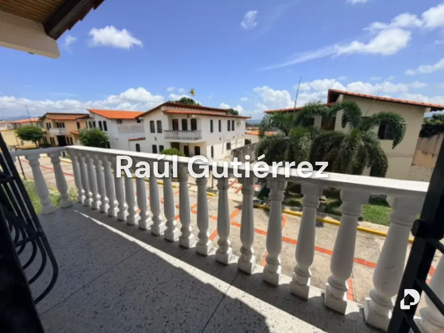 Townhouse en Av. Intercomunal, Cabudare – 1
