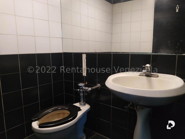 Local comercial en El Rosal, Caracas – 18
