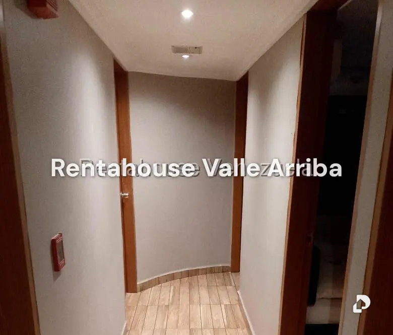 Local comercial en Los Chaguaramos, Caracas – 16
