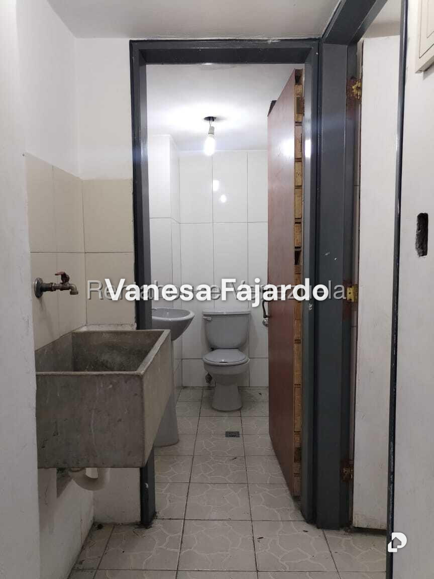 Local comercial en La Candelaria, Caracas – 24