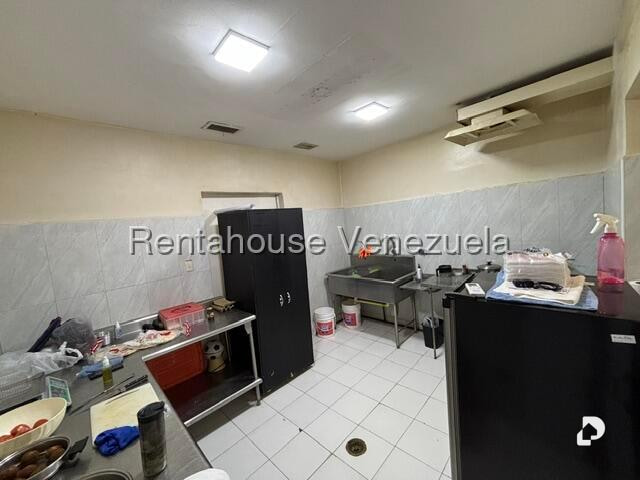 Local comercial en La Florida, Caracas – 15