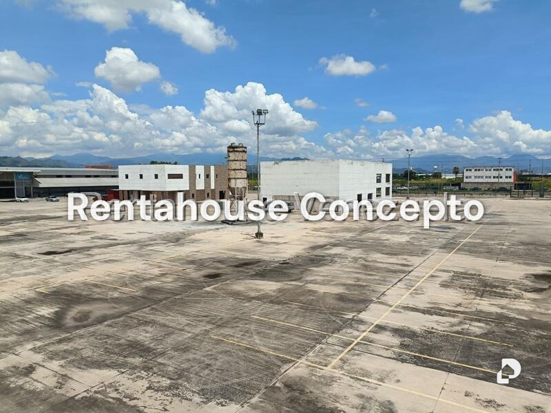 Local comercial en Zona Industrial El Recreo, Valencia