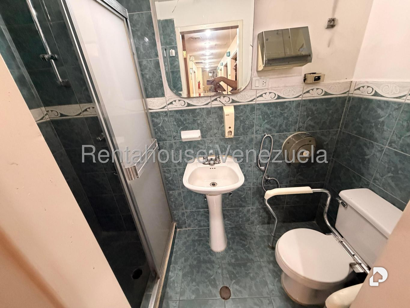 Local comercial en Bello Monte, Caracas – 21