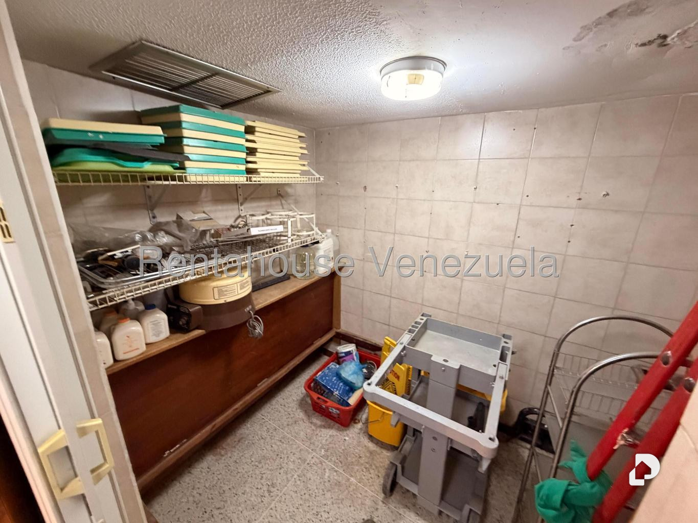 Local comercial en Bello Monte, Caracas – 27