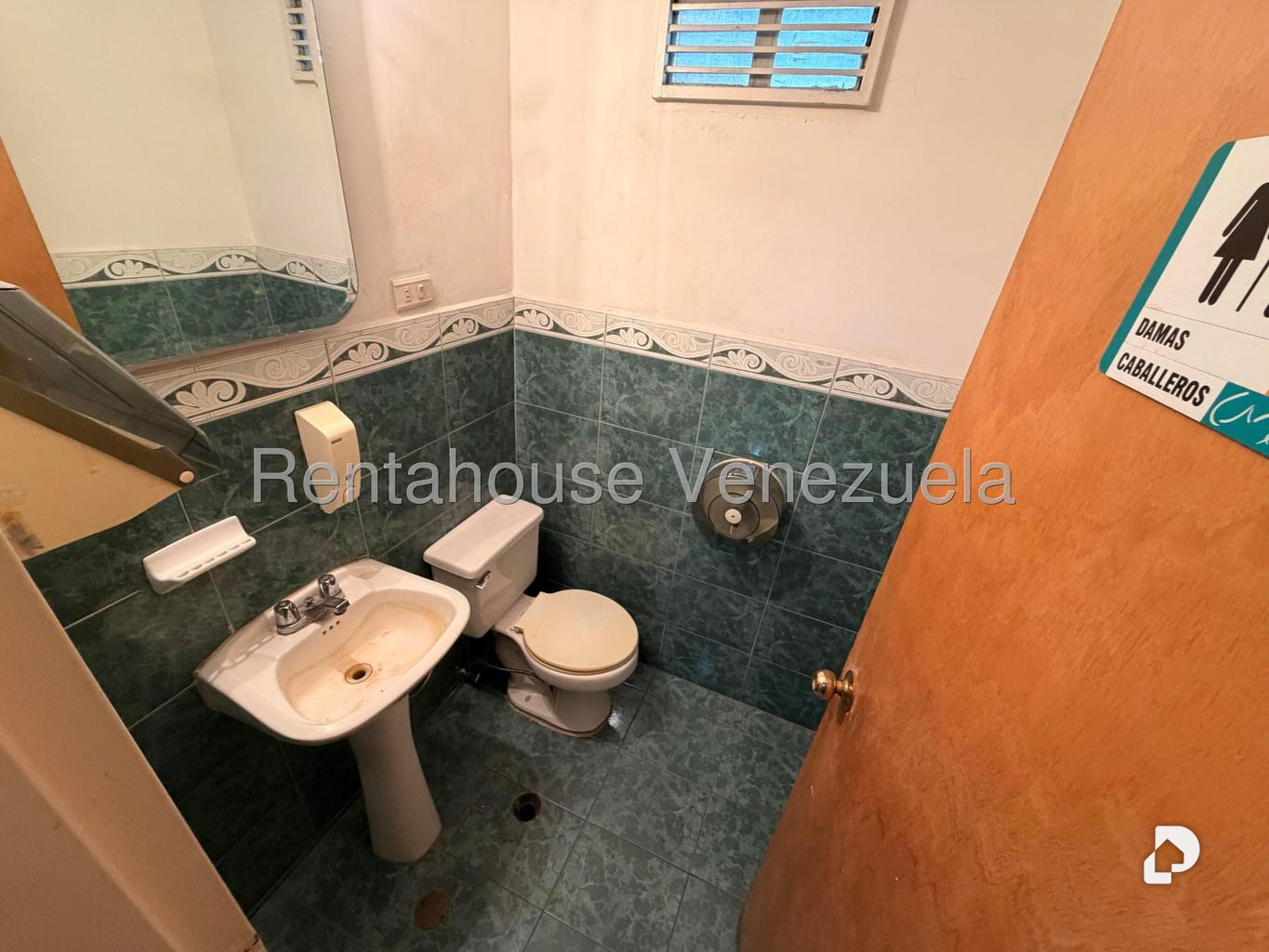 Local comercial en Bello Monte, Caracas – 28