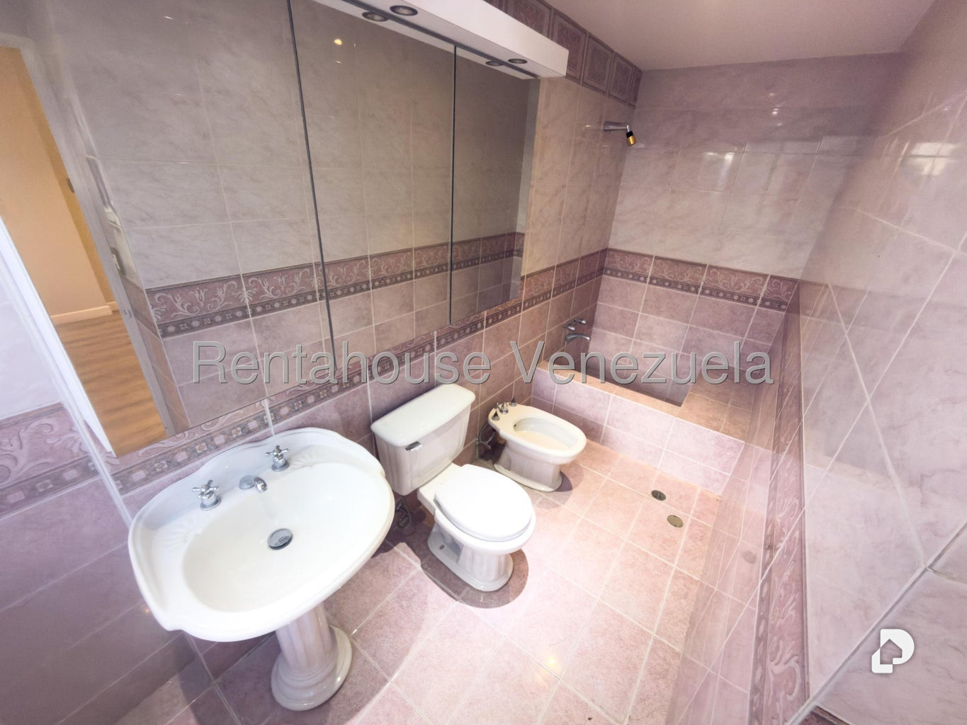 Apartamento en Los Palos Grandes, Caracas – 17