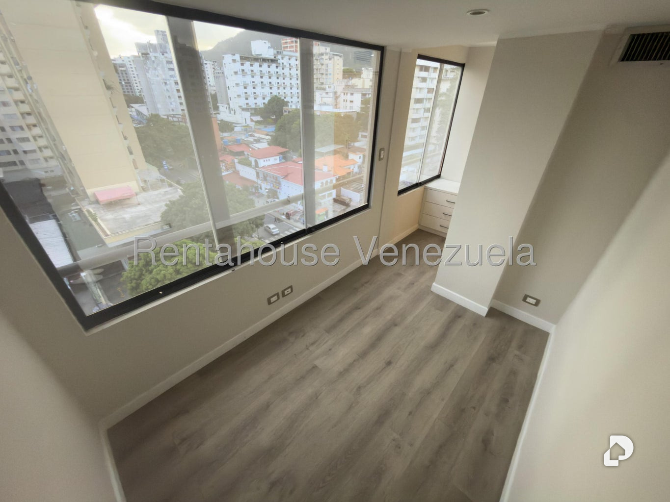 Apartamento en Los Palos Grandes, Caracas – 13