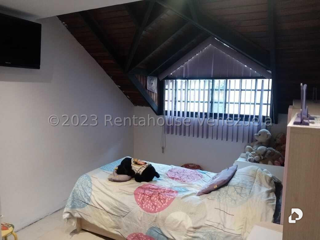 Casa en Hoyo de la Puerta, Caracas – 25