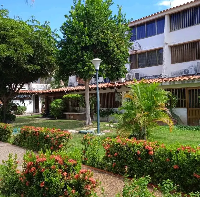 Townhouse en Complejo Turístico El Morro, Lechería - 1