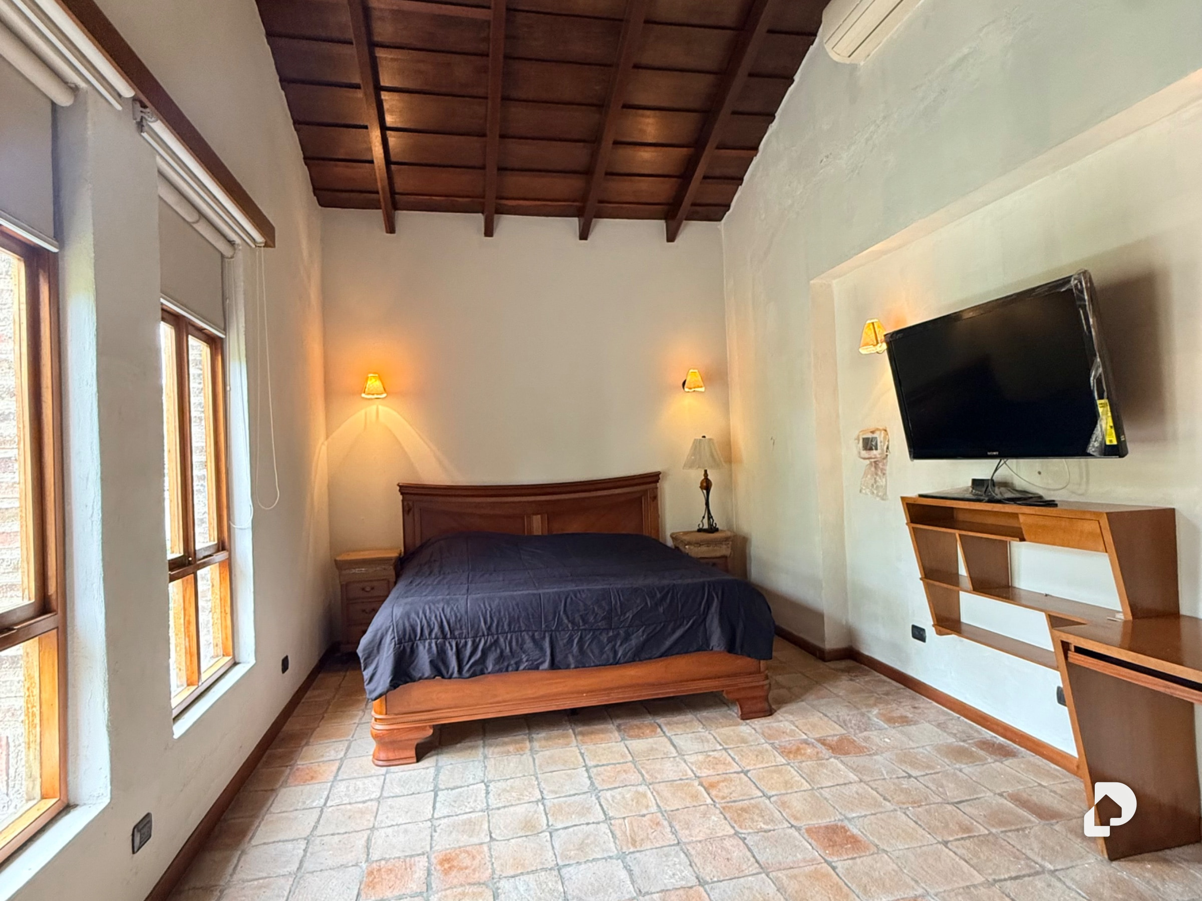 House in La Floresta, Caracas – 9