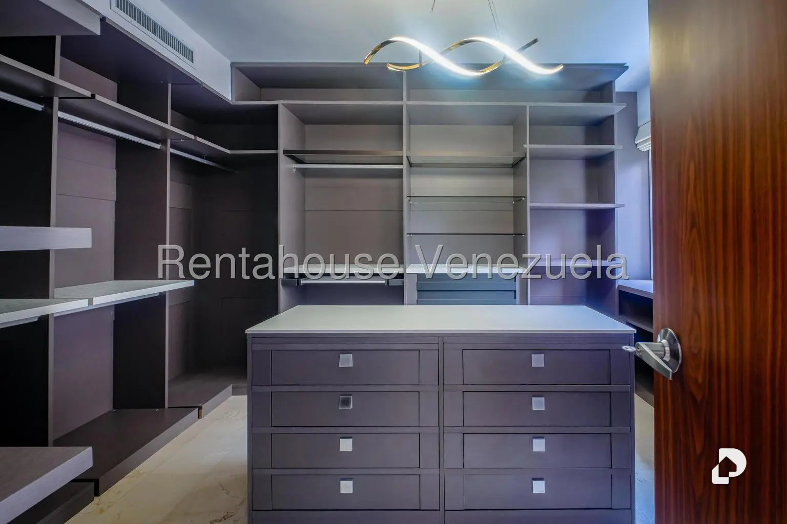 Apartamento en Las Mesetas de Santa Rosa de Lima, Caracas