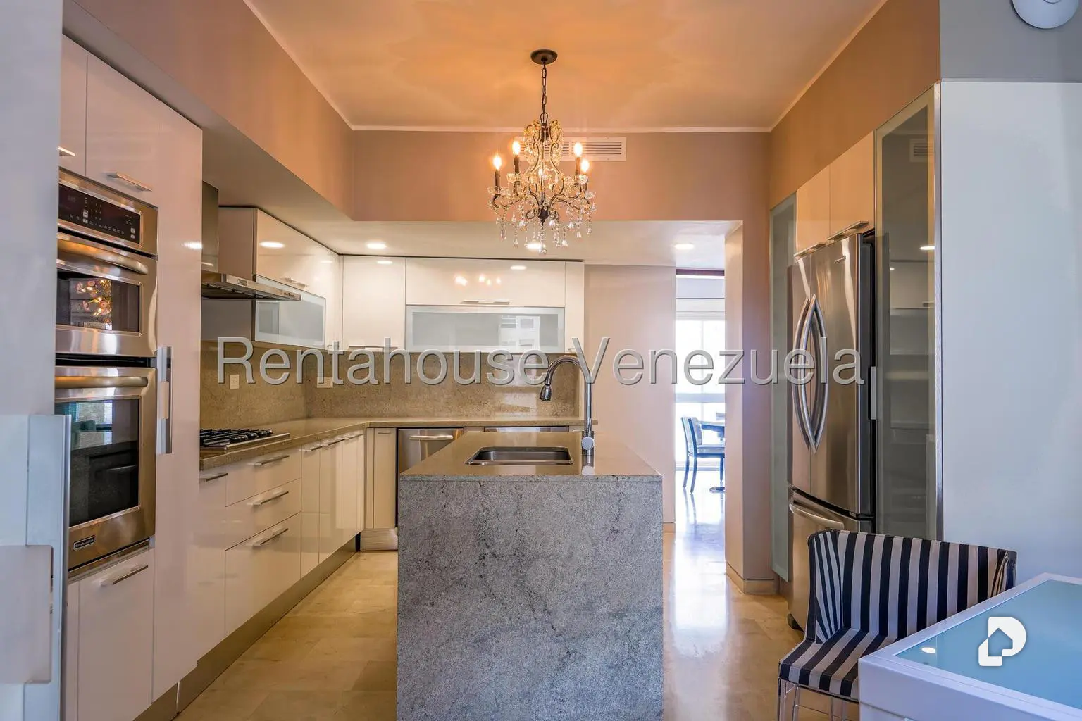 Apartamento en Las Mesetas de Santa Rosa de Lima, Caracas
