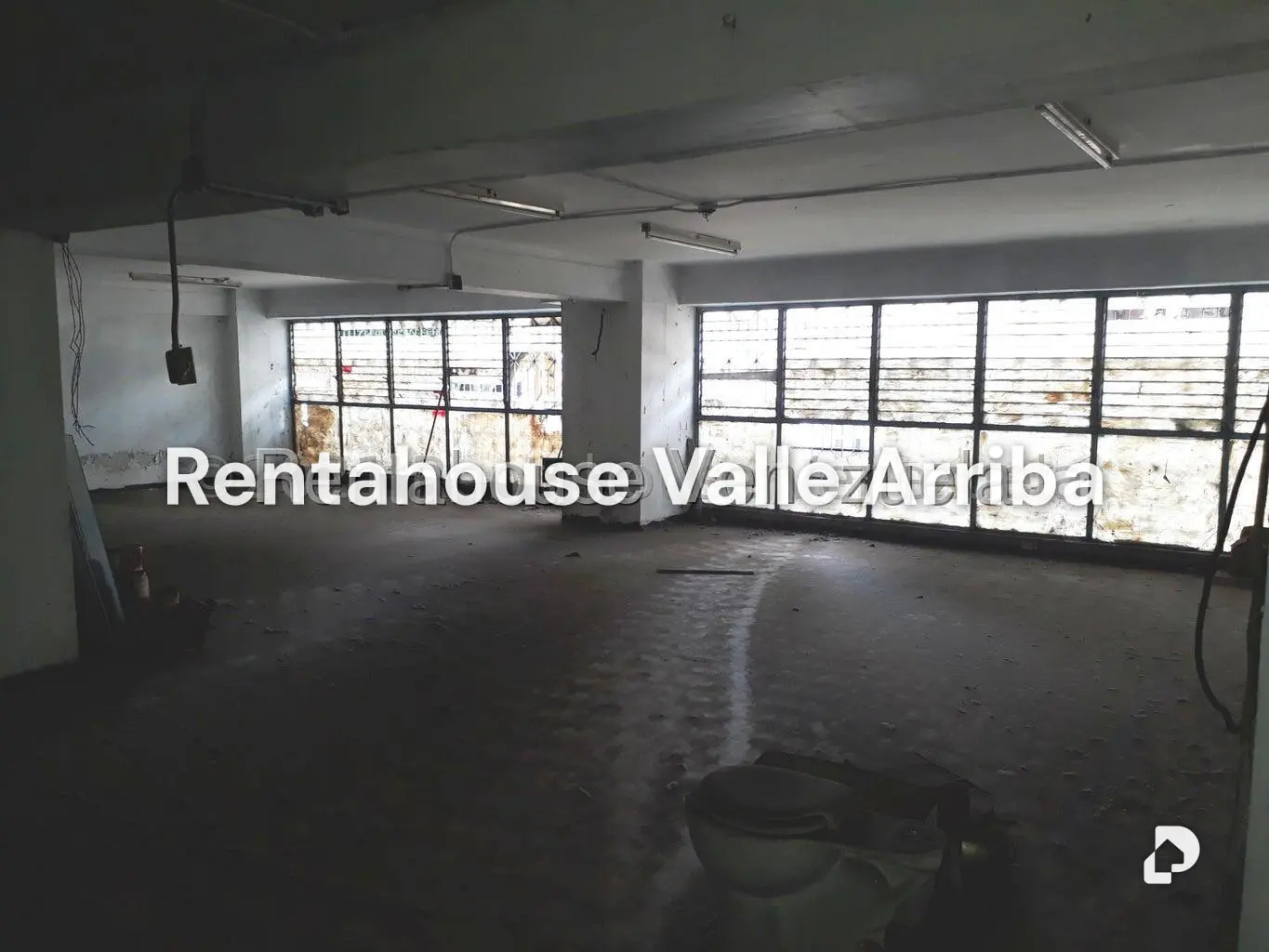 Local comercial en El Paraíso, Caracas – 28