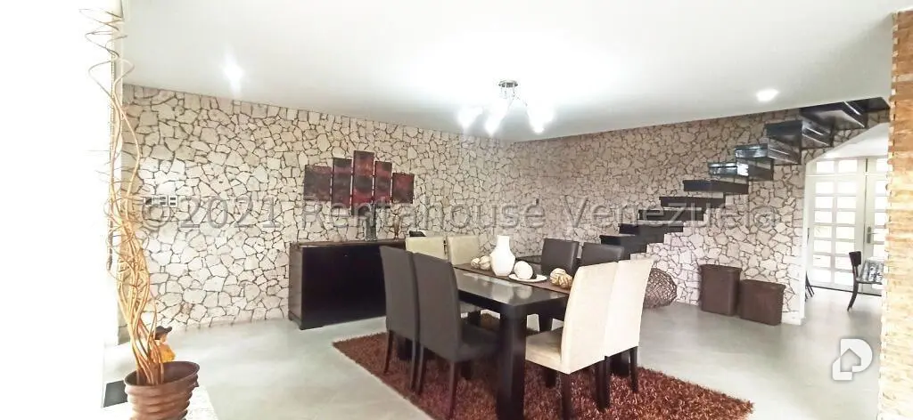 Casa en Oripoto, Caracas – 26
