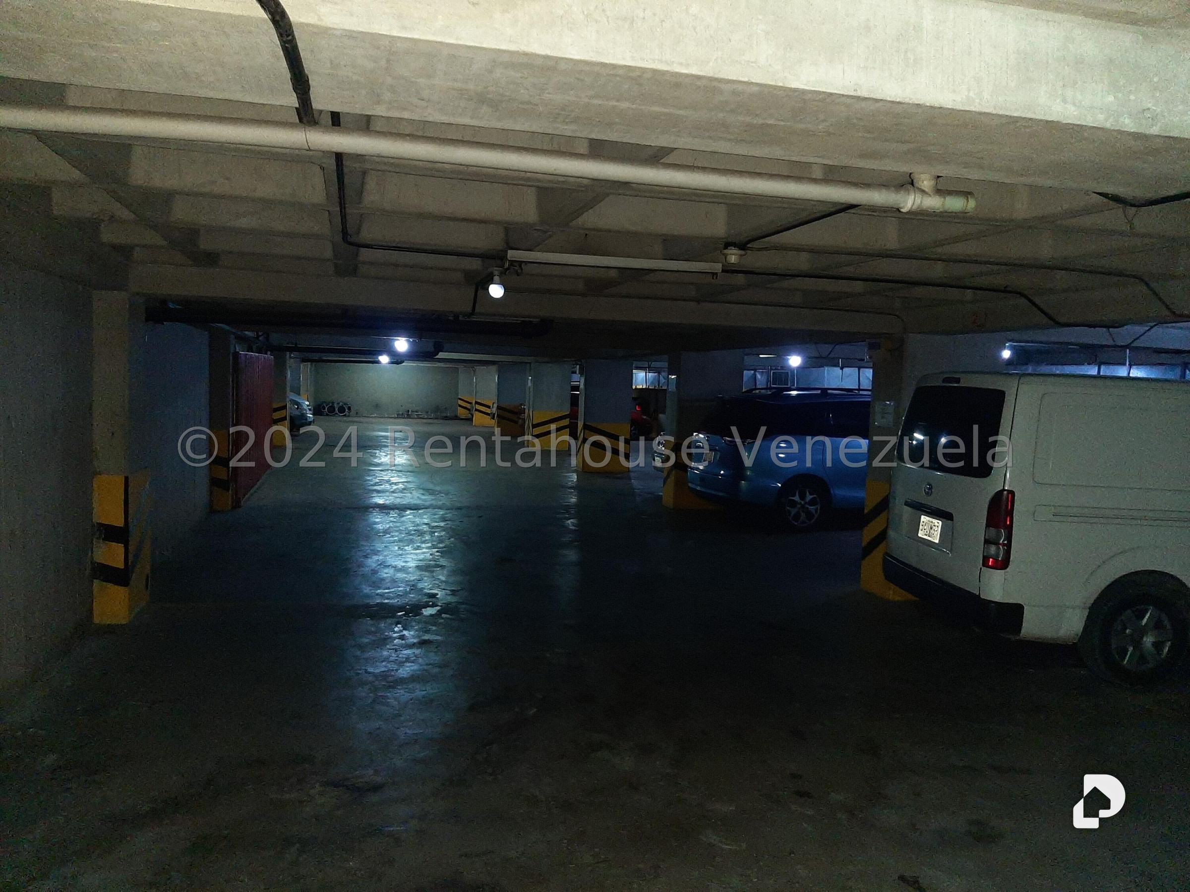 Edificio en Palo Verde, Caracas – 24