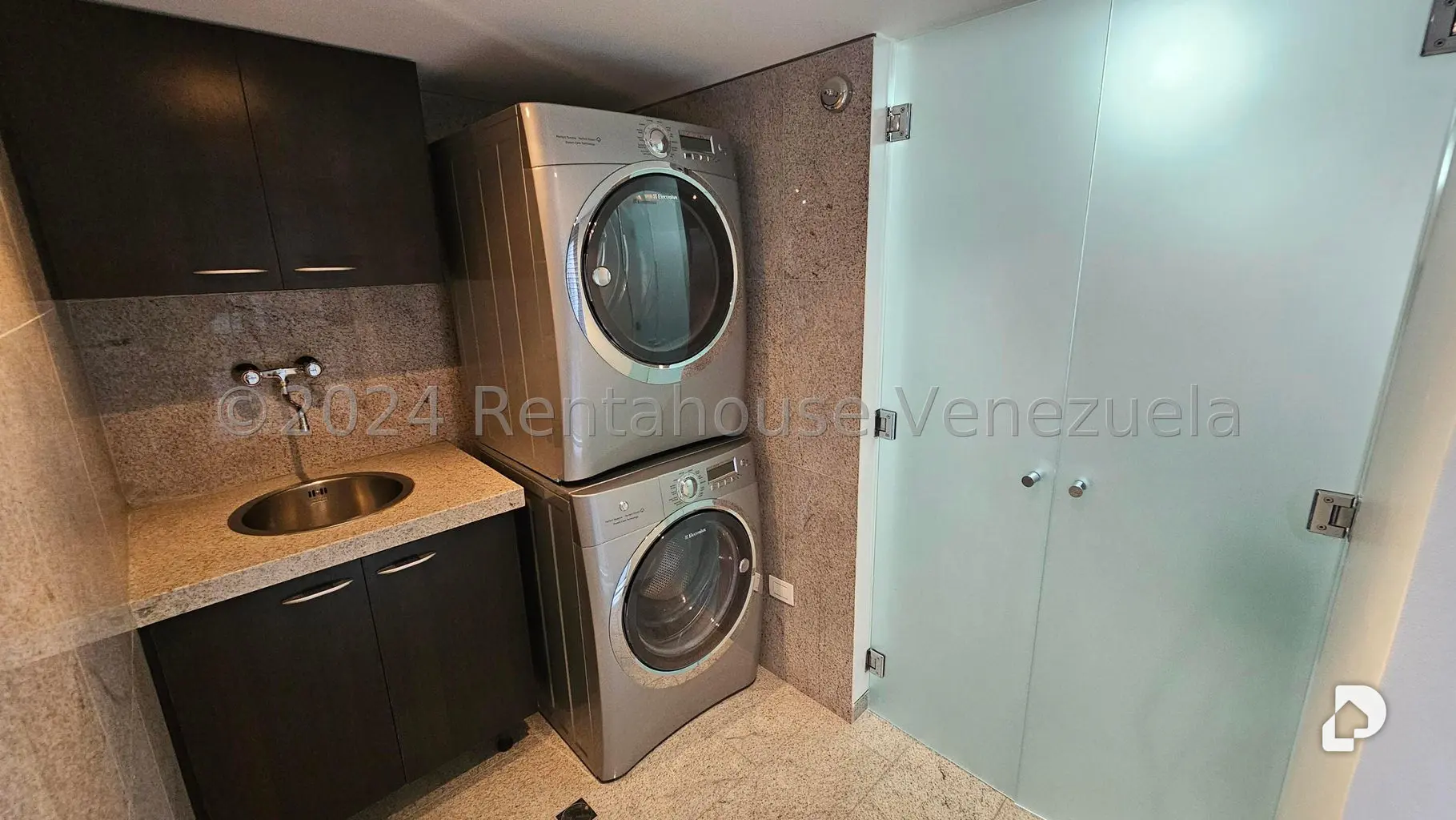 Apartamento en Las Mesetas de Santa Rosa de Lima, Caracas – 11