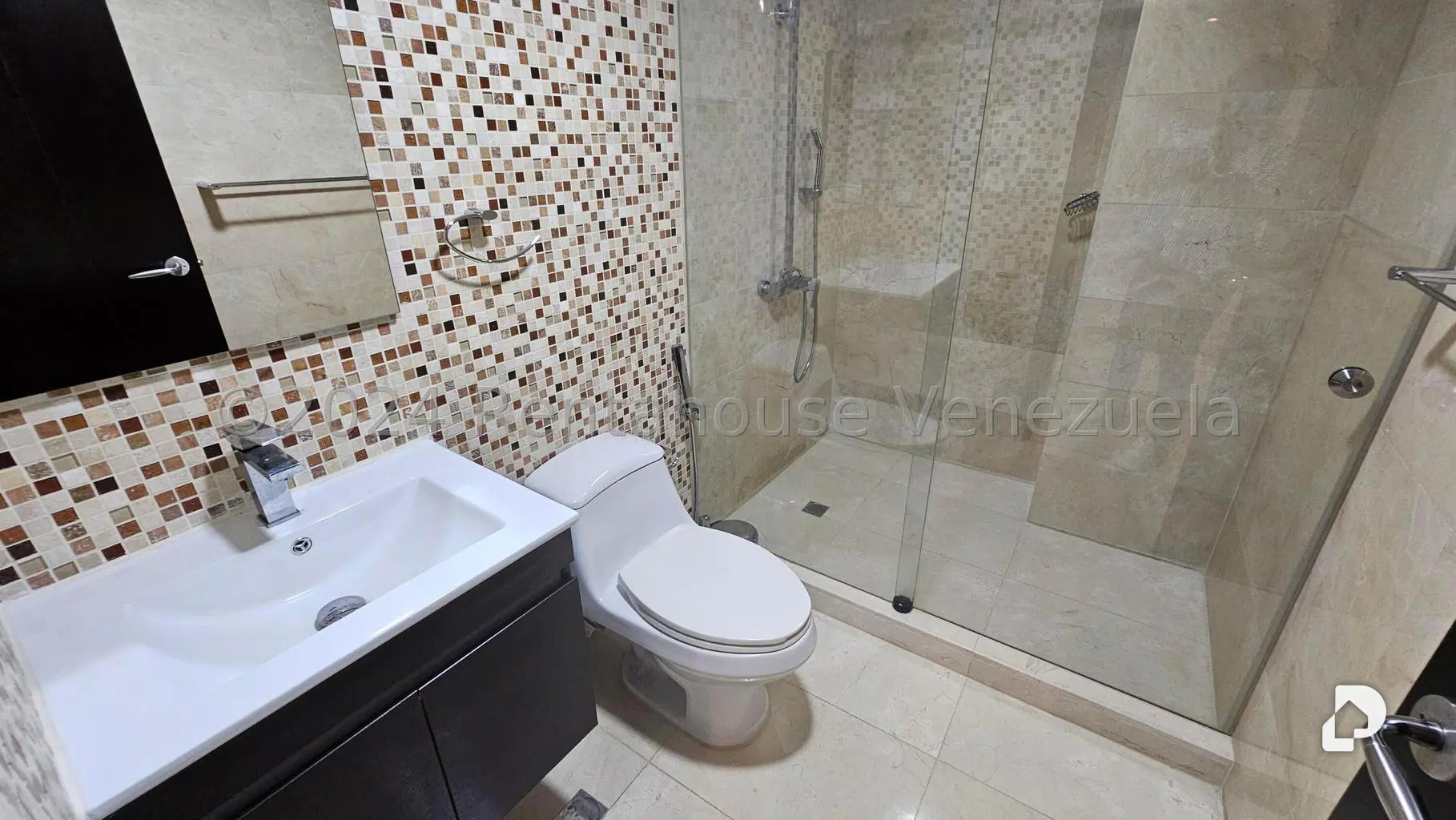 Apartamento en Las Mesetas de Santa Rosa de Lima, Caracas – 24