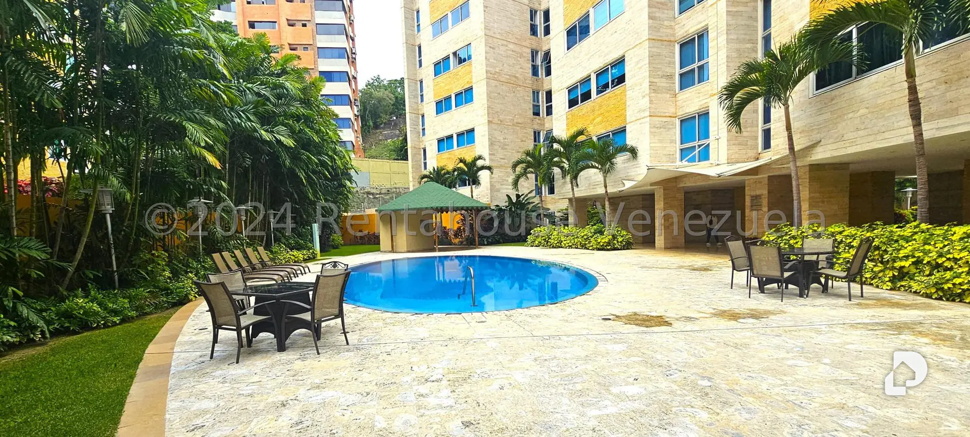 Apartamento en Las Mesetas de Santa Rosa de Lima, Caracas – 27