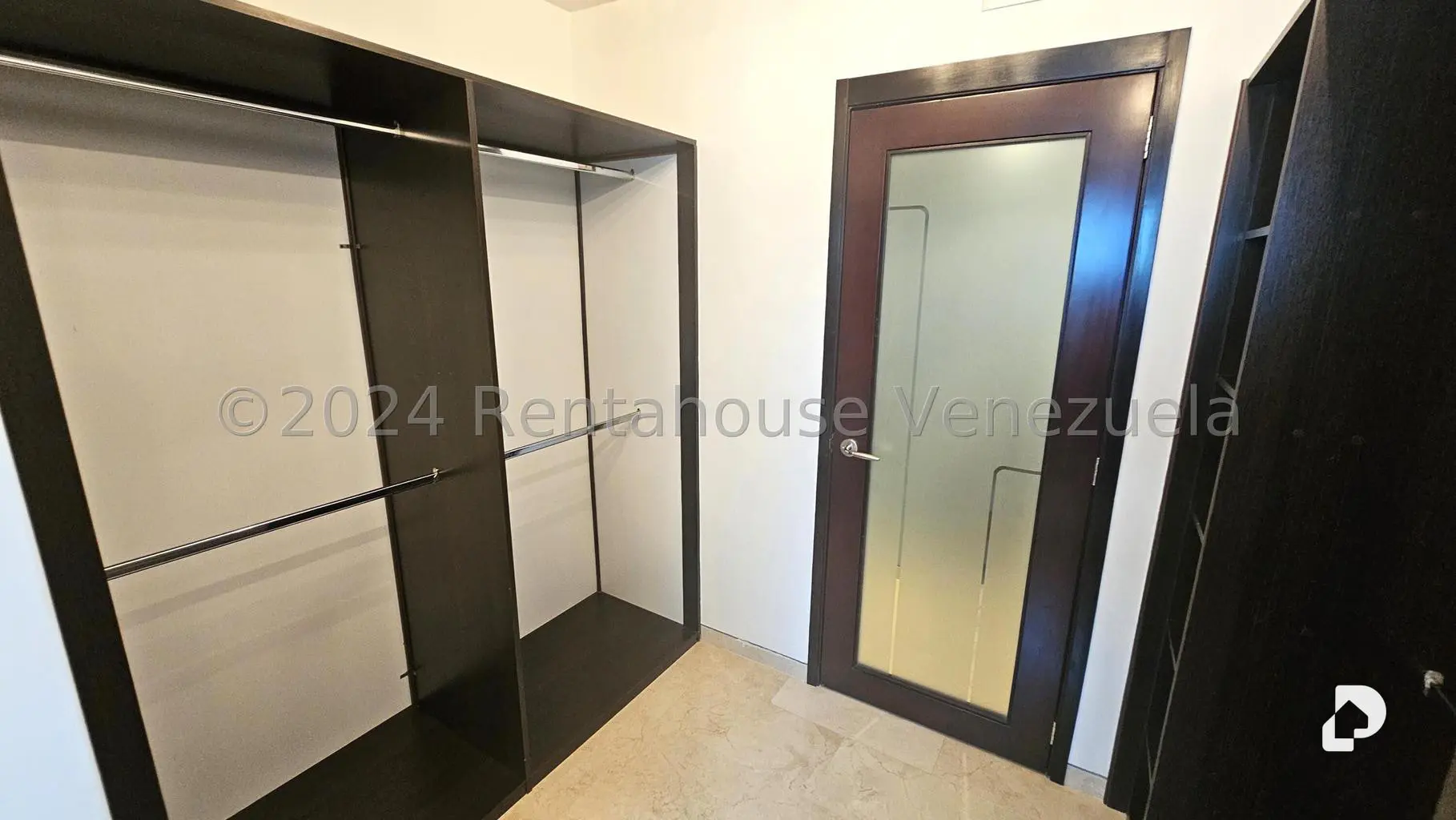 Apartamento en Las Mesetas de Santa Rosa de Lima, Caracas – 18