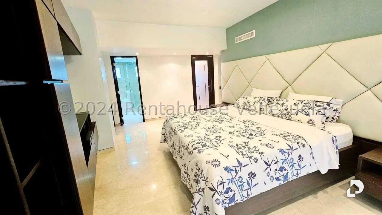Apartamento en Las Mesetas de Santa Rosa de Lima, Caracas – 13