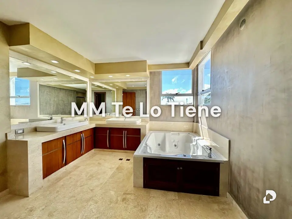 House in La Lagunita, Caracas – 24
