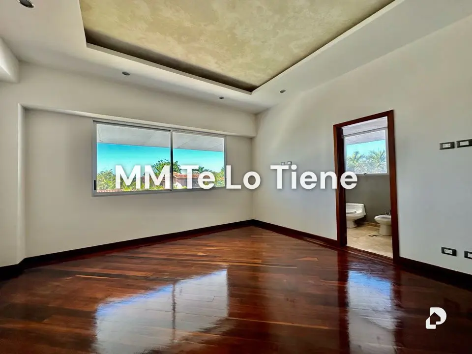 House in La Lagunita, Caracas – 18