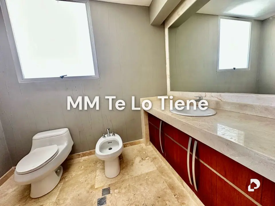 House in La Lagunita, Caracas – 19
