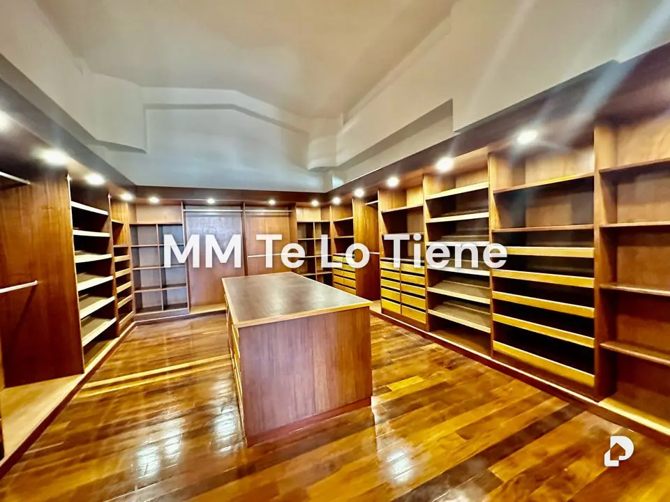 House in La Lagunita, Caracas – 23