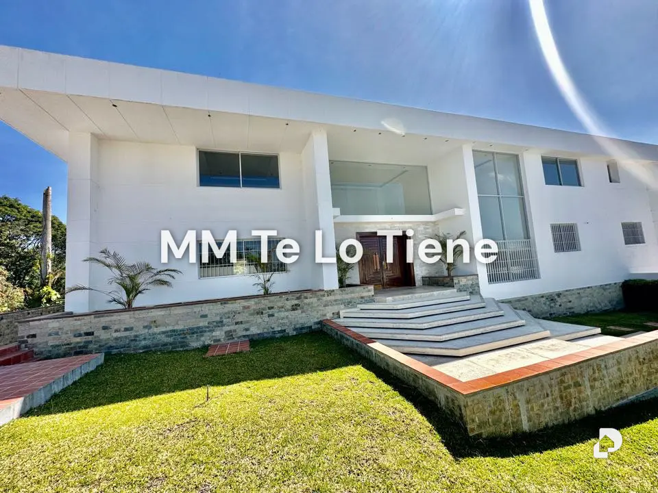 House in La Lagunita, Caracas – 11