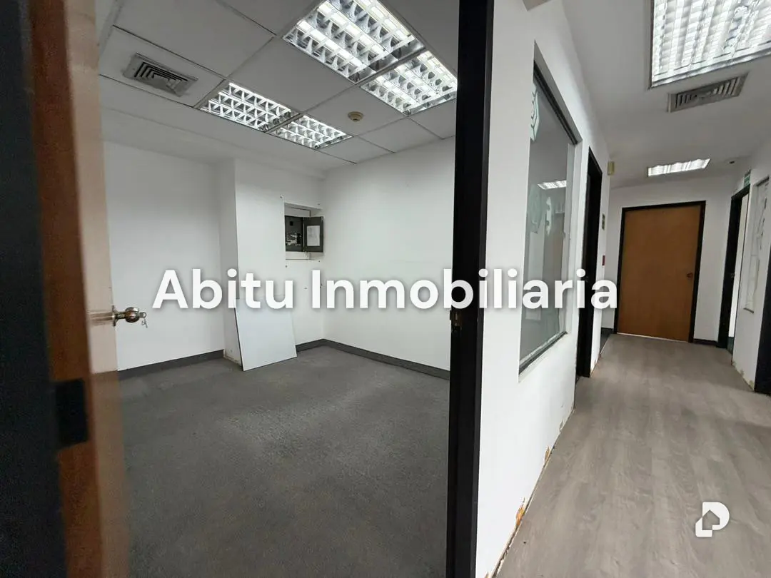 Oficina en Altamira, Caracas – 12