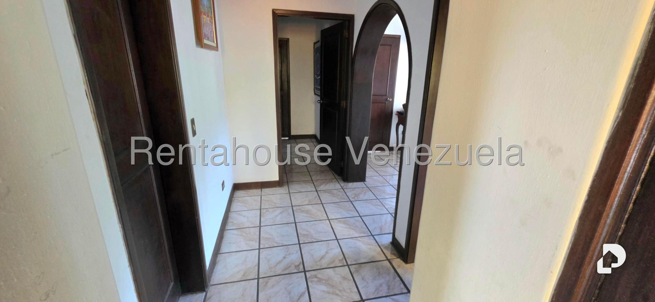 House in La Lagunita Country Club, Caracas – 19